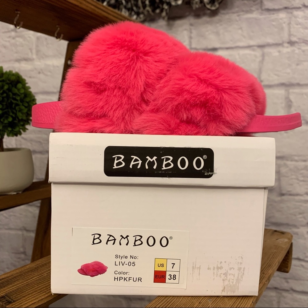 NIB Bamboo Pink Fluff Faux Fur Sandals Slides - Picture 8 of 10